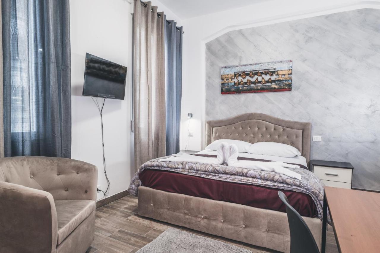 Bulldog Station Apartments With Private Wc, Ac, Tv Mestre Exterior foto