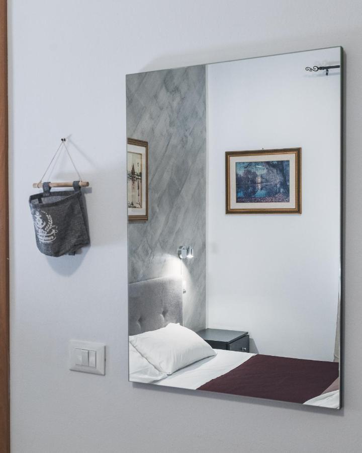 Bulldog Station Apartments With Private Wc, Ac, Tv Mestre Exterior foto