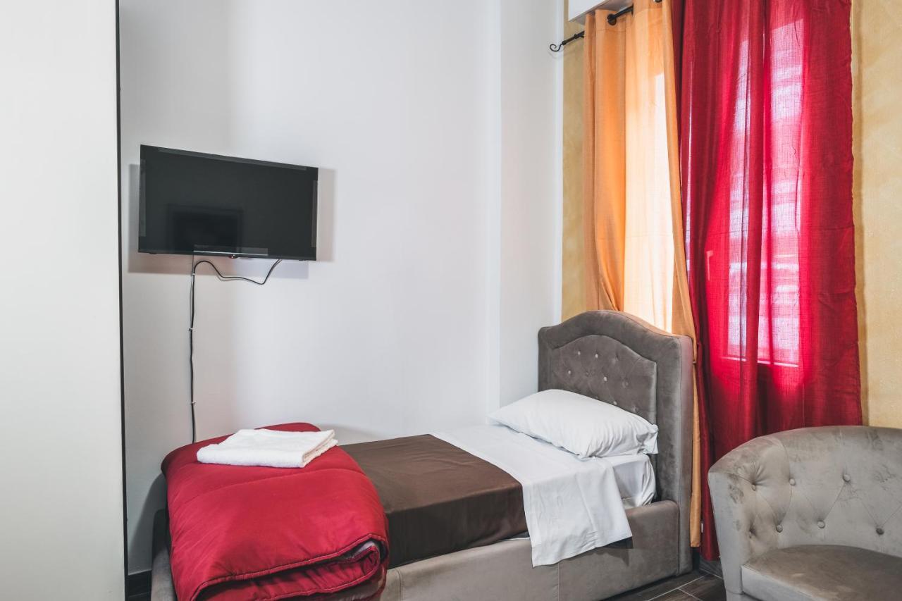 Bulldog Station Apartments With Private Wc, Ac, Tv Mestre Exterior foto